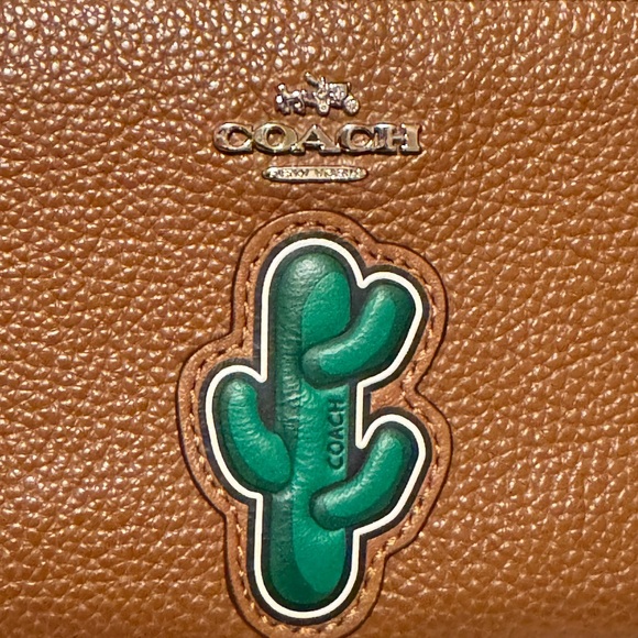 Coach RARE Cactus Green/White Desert Zipper Around Wallet NWOT - Picture 3 of 9